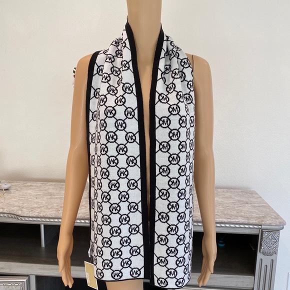 MICHAEL KORS SCARF 🧣 - Picture 5 of 7
